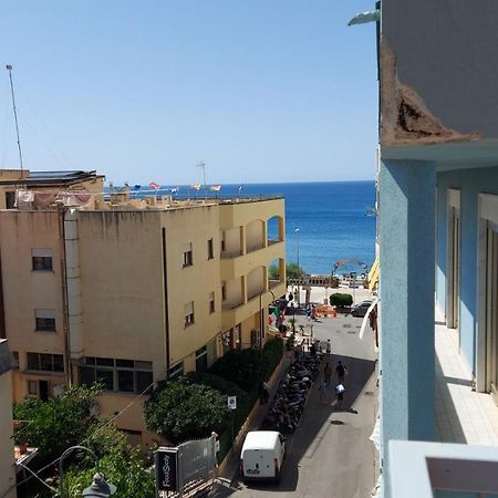 Casa Floridea -Mediterranea Sicilia Apt Чефалу Екстериор снимка