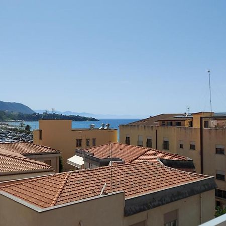 Casa Floridea -Mediterranea Sicilia Apt Чефалу Екстериор снимка