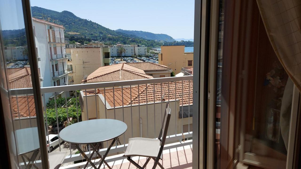 Casa Floridea -Mediterranea Sicilia Apt Чефалу Екстериор снимка
