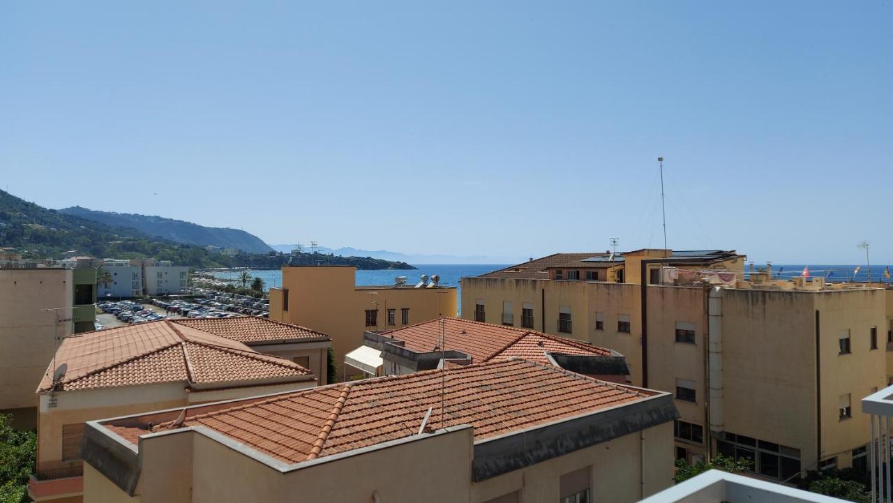 Casa Floridea -Mediterranea Sicilia Apt Чефалу Екстериор снимка