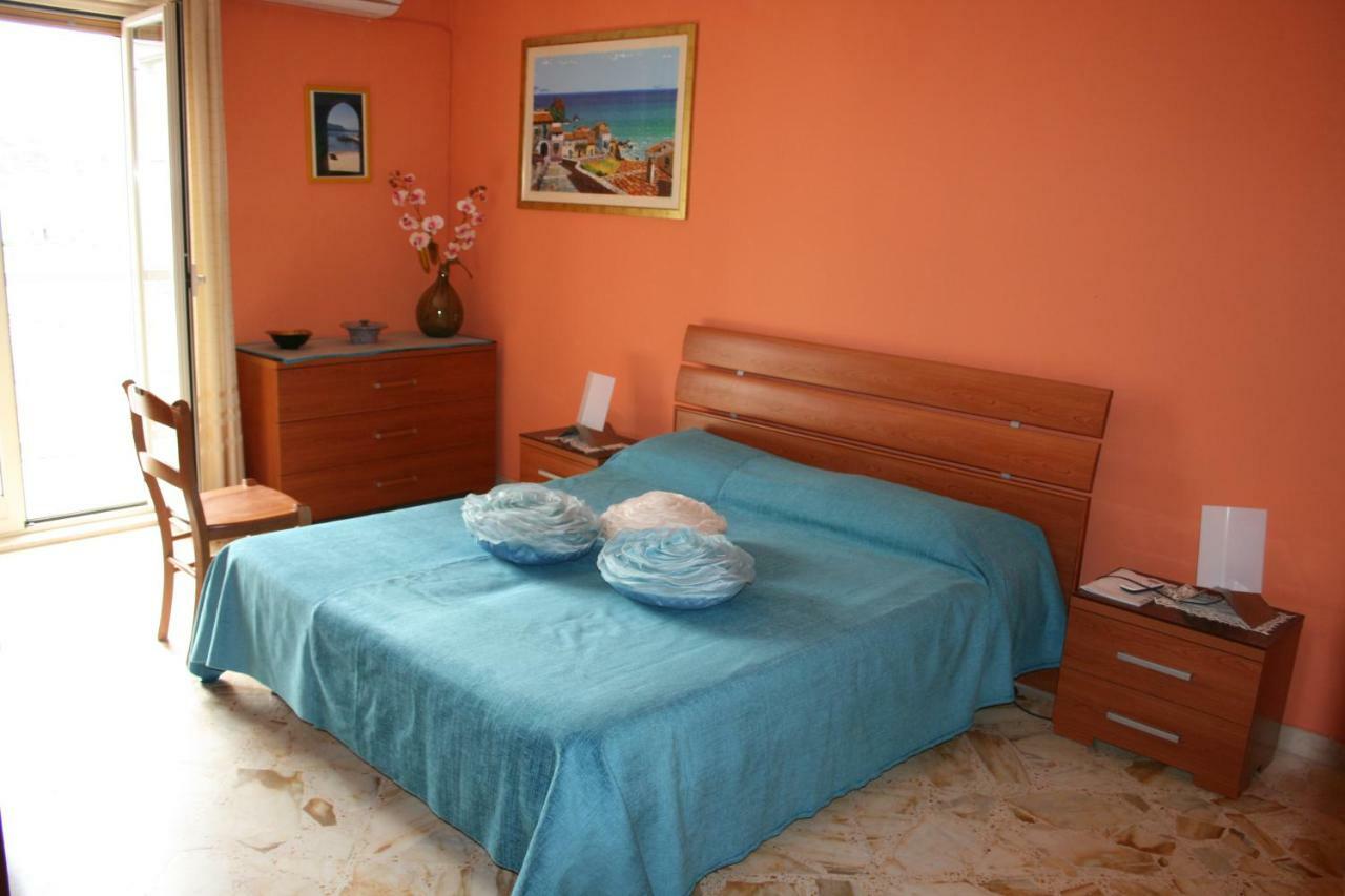 Casa Floridea -Mediterranea Sicilia Apt Чефалу Екстериор снимка
