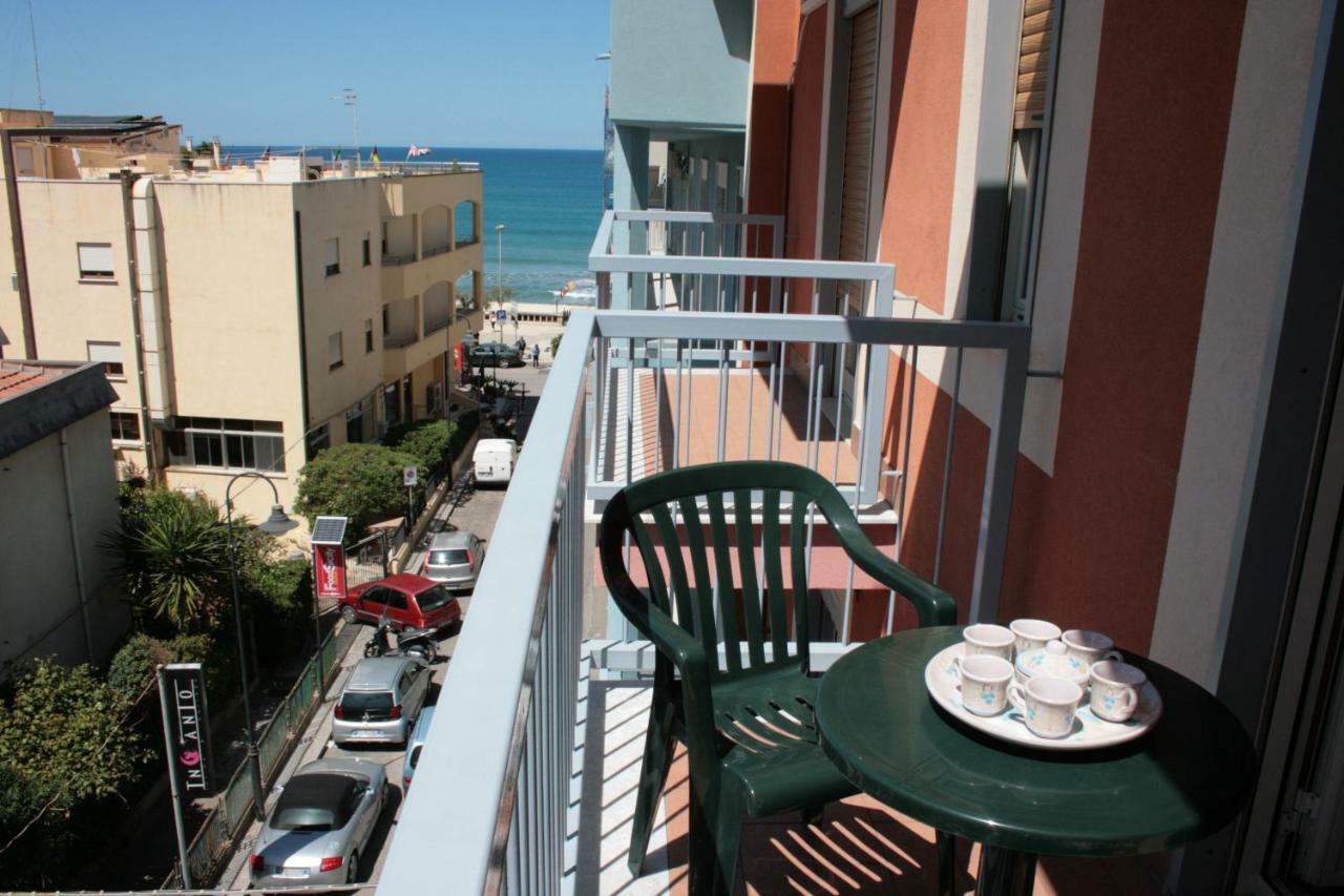 Casa Floridea -Mediterranea Sicilia Apt Чефалу Екстериор снимка